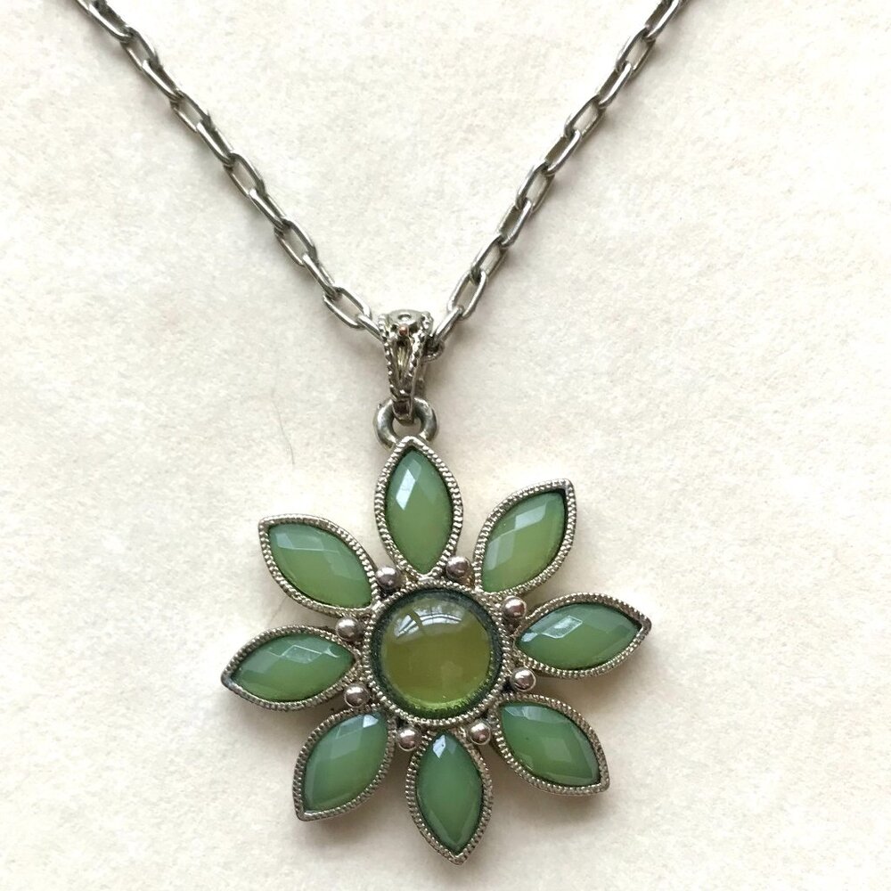 Vintage 2028 Floral Pendant Necklace